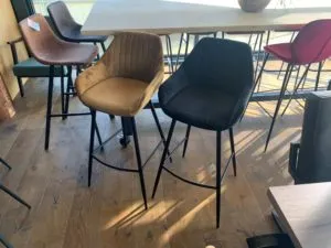 Barkrukken zover het oog reikt detroits 300x225 - Barkrukken zover het oog reikt