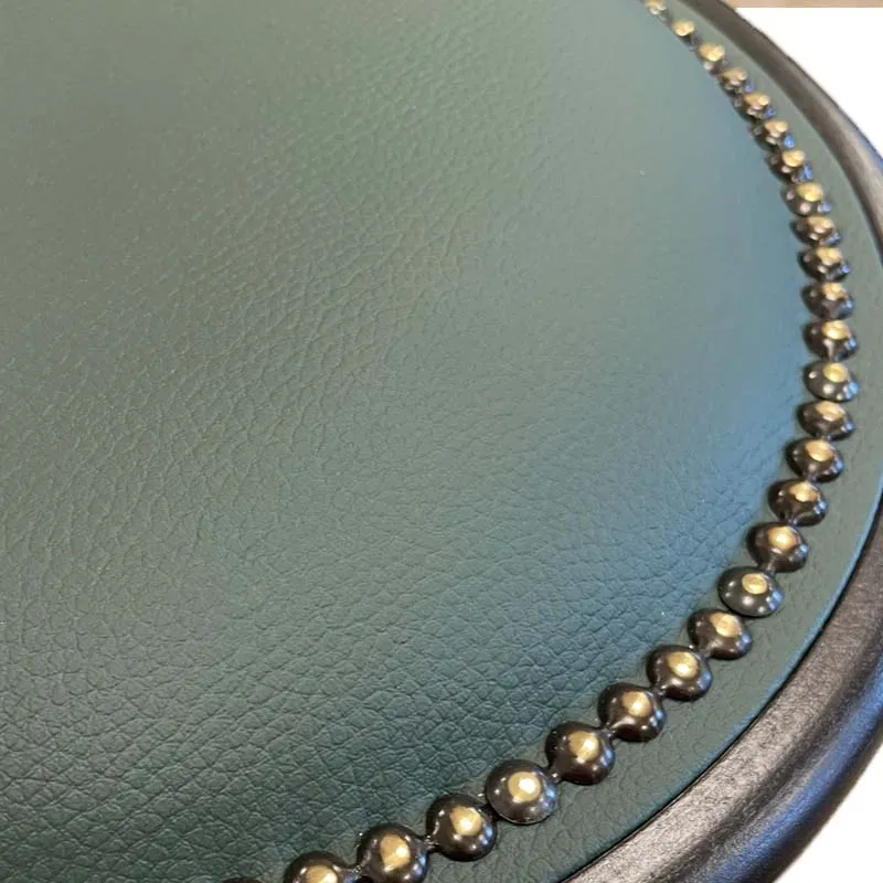 weener zitting groen detail Barkruk Weener walnut met groene zitting
