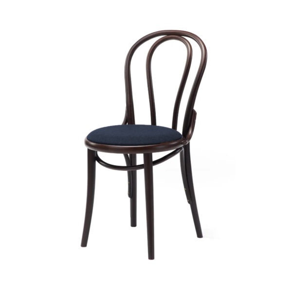 Stoel A-018 noten gestoffeerd