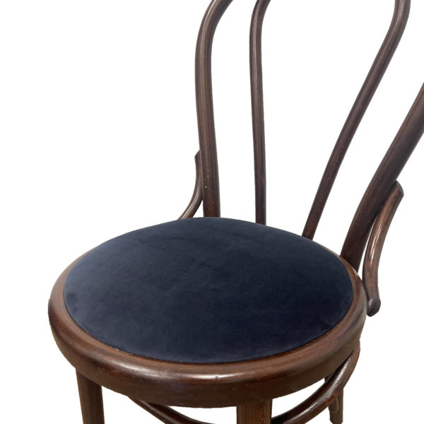 Stoel A-018 noten gestoffeerd